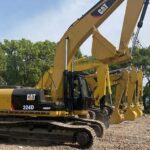 CAT 324 excavator showcasing bucket options and specifications.